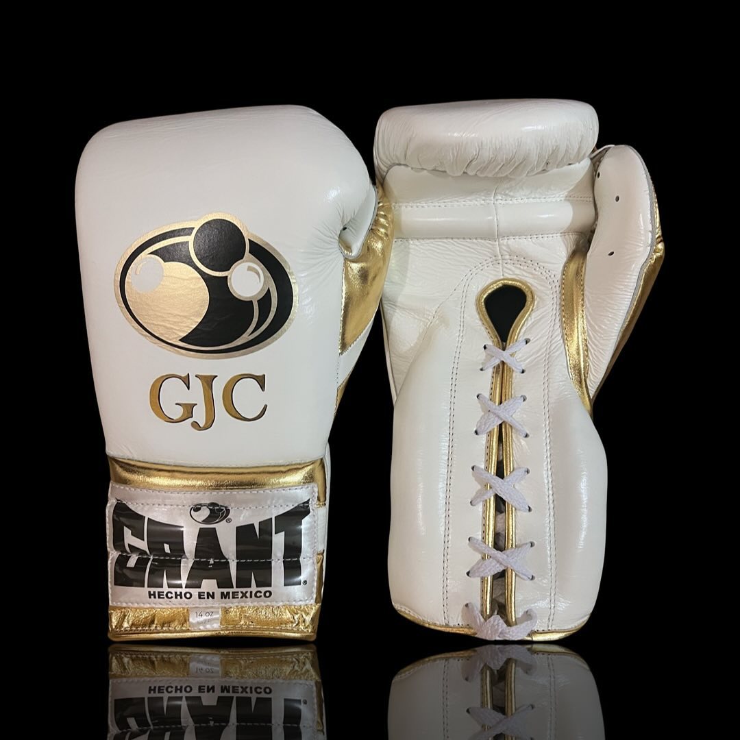 Grant Boxing Gloves White and Gold Edition – Premium Lace-Up Fight Gloves