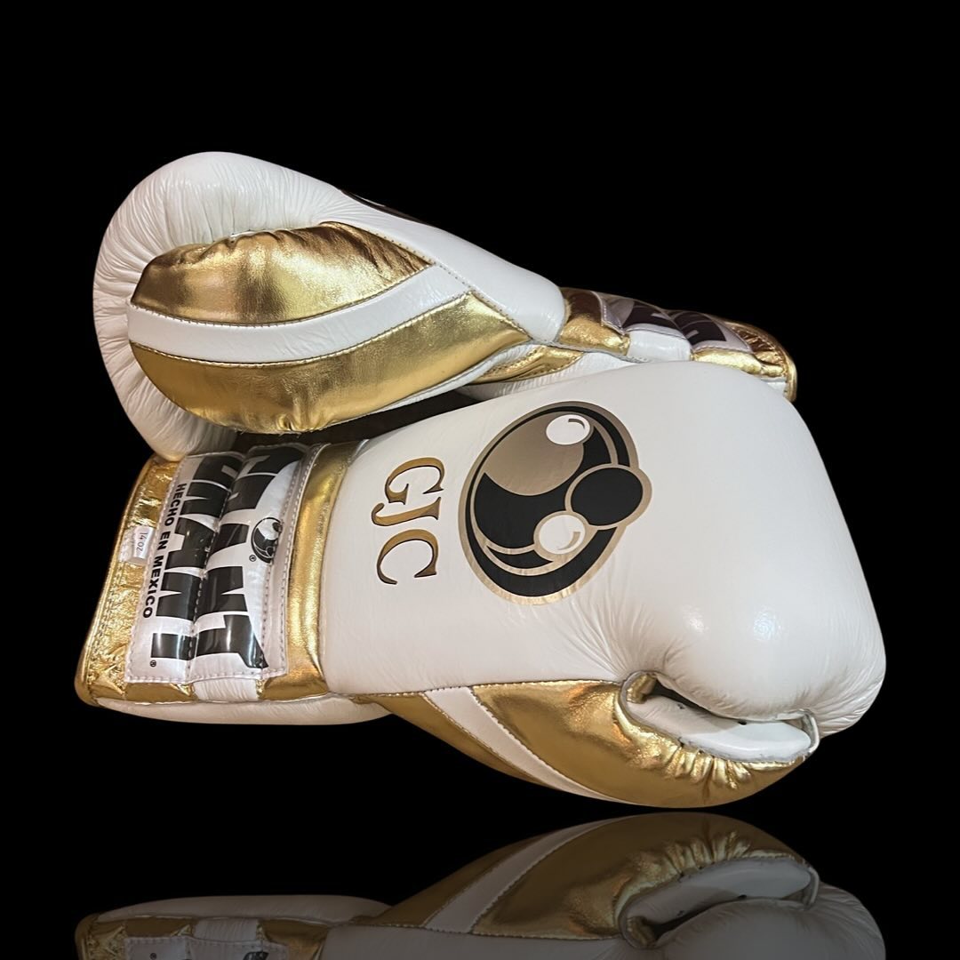 Grant Boxing Gloves White and Gold Edition – Premium Lace-Up Fight Gloves - Image 2